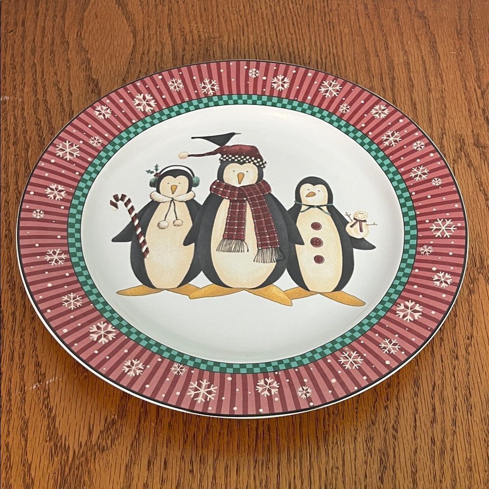 Debbie Mumm Sakura Penguin Plate with Red & Green & snowflakes like new 1998